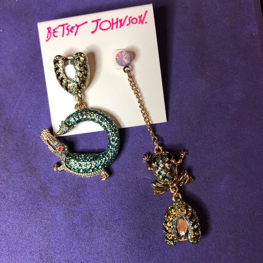 Betsey Johnson Havana Nights Dangling Earrings. Sample